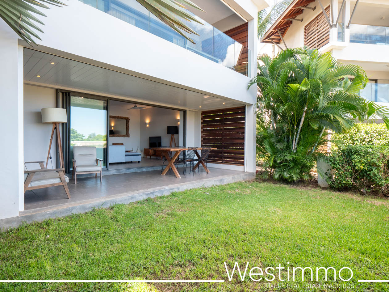 Image représentant le charme d'un appartement exclusif de 84 m2 avec un ravissant jardin privatif de 15 m2, situé au rez-de-chaussée d'une résidence sécurisée offrant une vie idéale et sereine
Westimmo agence immobilière