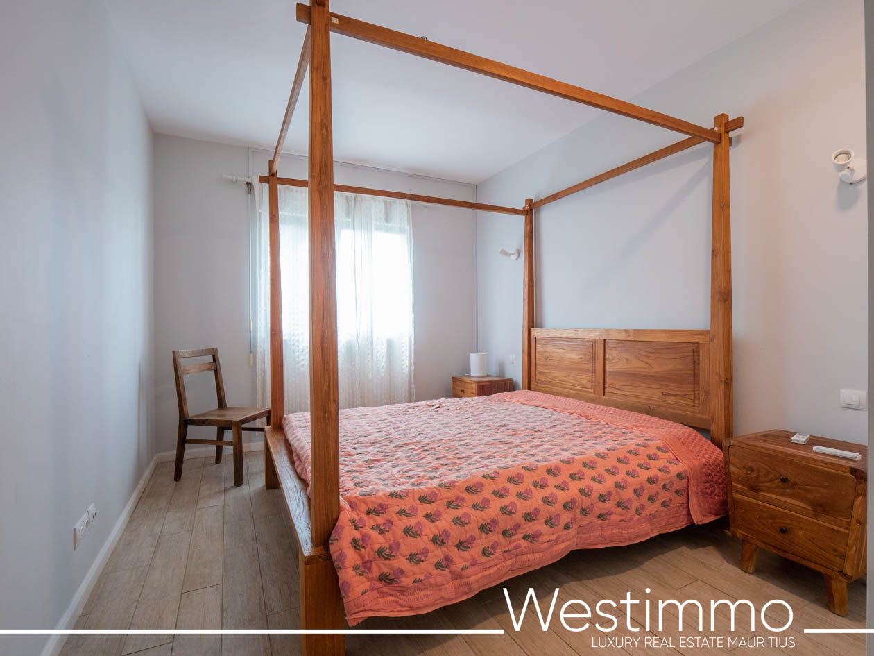 Image représentant le charme d'un appartement exclusif de 84 m2 avec un ravissant jardin privatif de 15 m2, situé au rez-de-chaussée d'une résidence sécurisée offrant une vie idéale et sereine
Westimmo agence immobilière