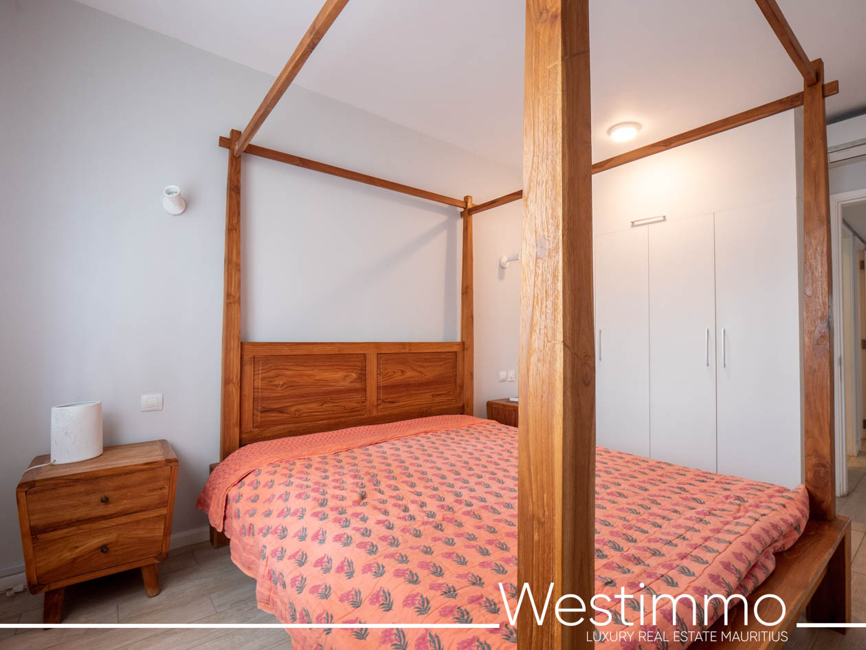 Image représentant le charme d'un appartement exclusif de 84 m2 avec un ravissant jardin privatif de 15 m2, situé au rez-de-chaussée d'une résidence sécurisée offrant une vie idéale et sereine
Westimmo agence immobilière