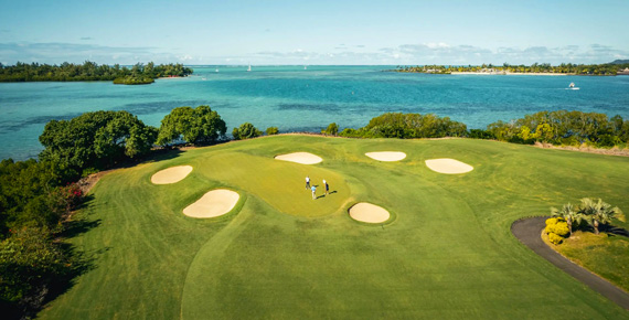 Vue spectaculaire sur le parcours de golf d'Anahita Golf Club à l'île Maurice