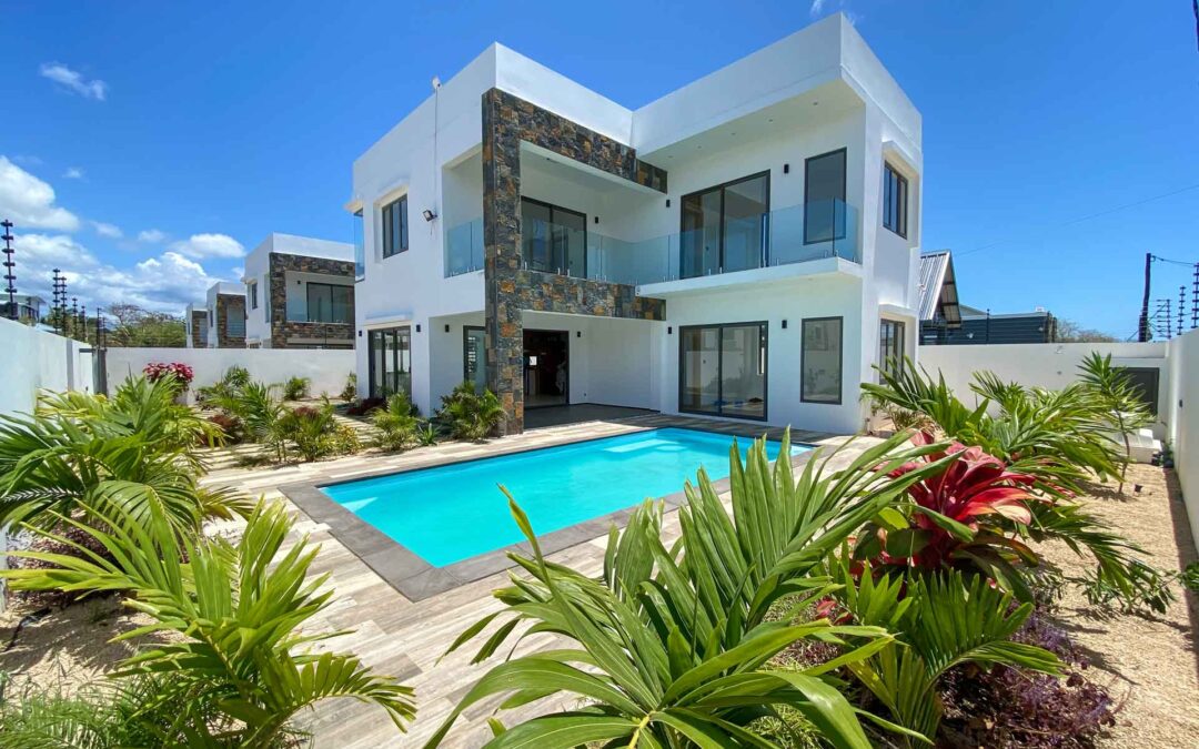 PEREYBERE – Modern villa with swimming pool