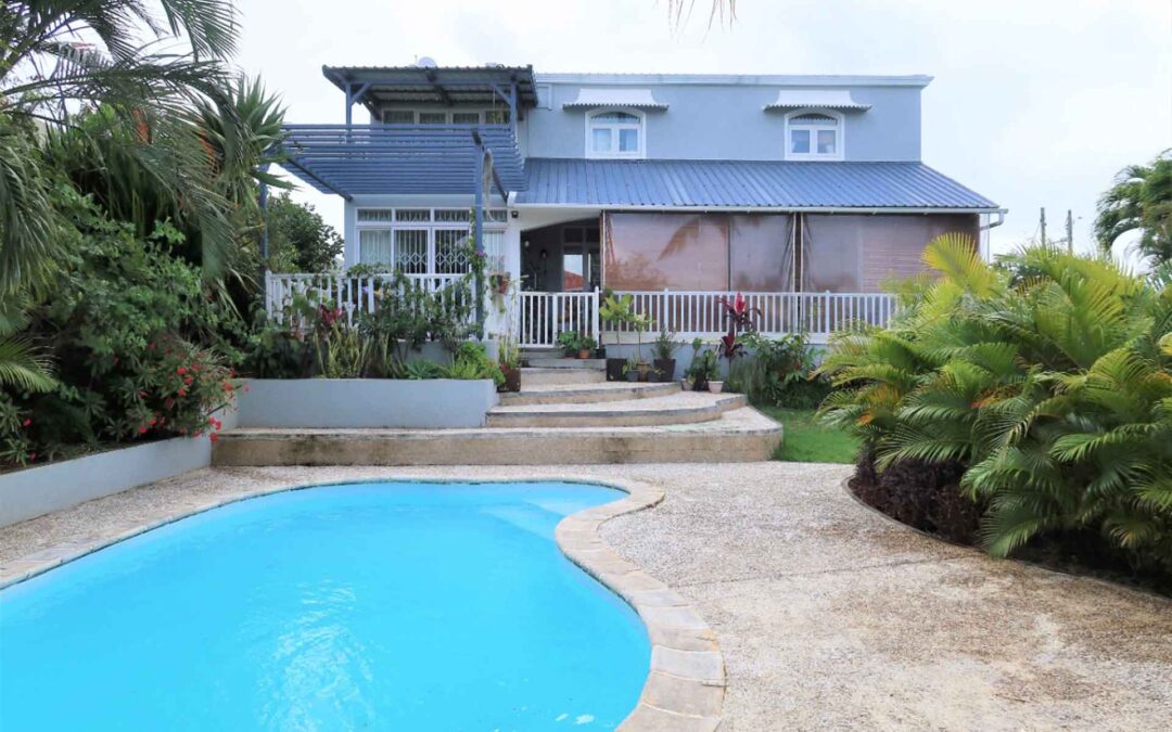 GOODLANDS – Vente Grande Villa familiale avec terrasse, jardin et piscine