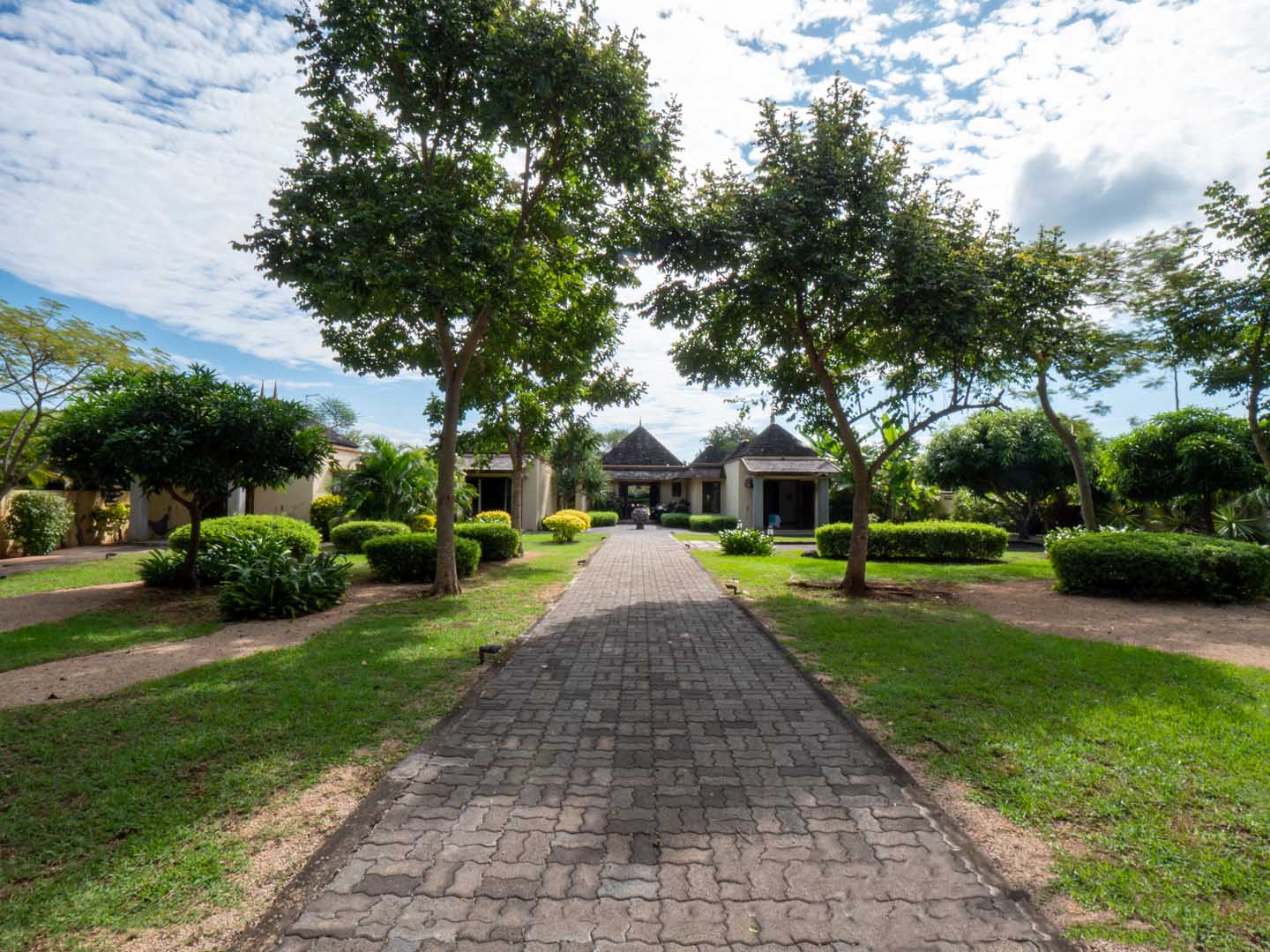 Piscine villa Tamarina Golf Estate vue jardin côte Ouest île Maurice