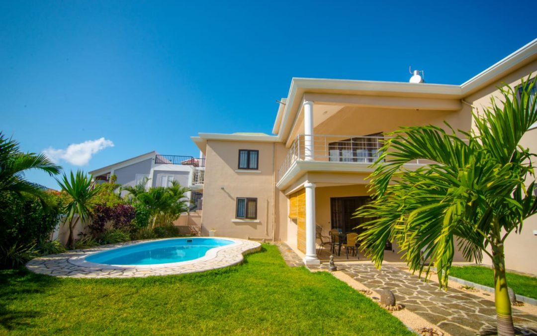 CALODYNE – Large 6 bedrooms family villa with garden, swimming pool and sea views