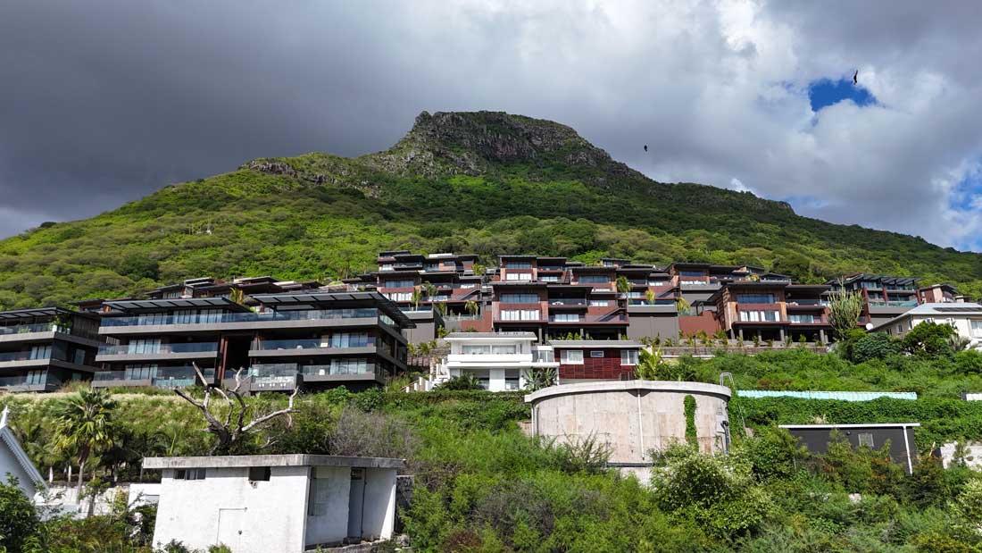 Drone Sunset Bay Tamarin île Maurice Le Morne Brabant
