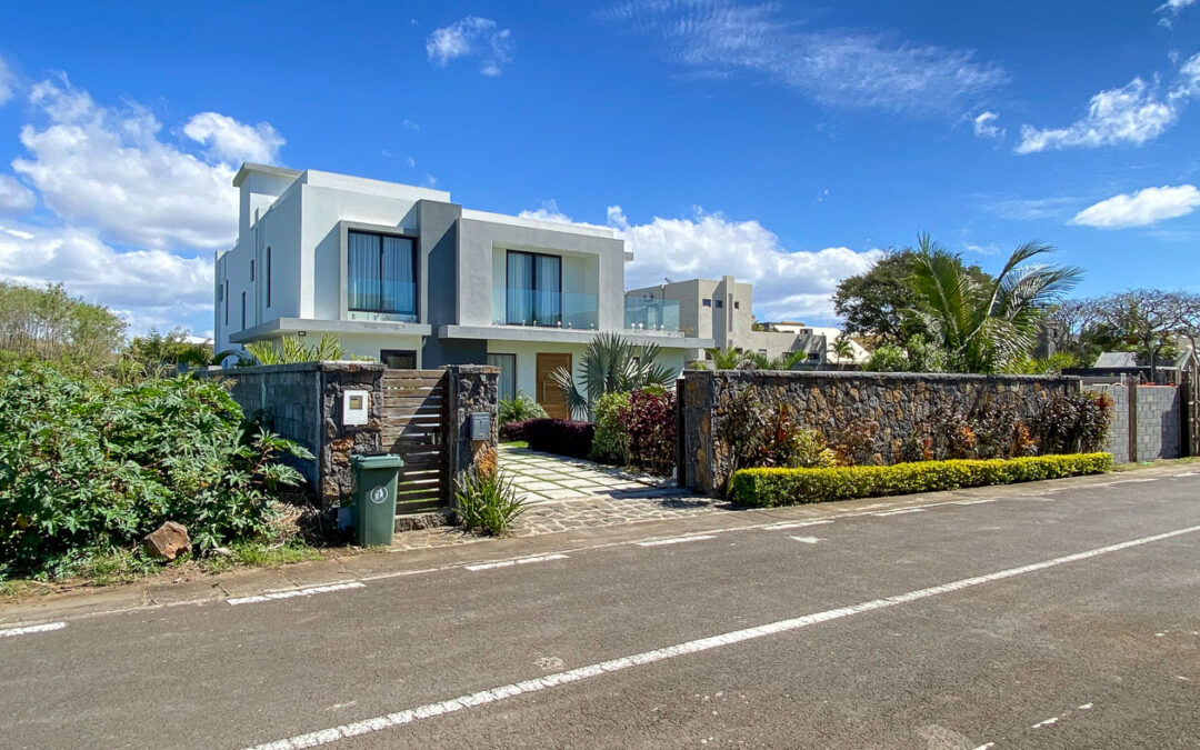 MON CHOISY – Long-term rental of a luxurious modern villa with swimming pool