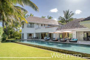 Tropical luxury villa surrounded by lush garden, with private pool and golf access, offering a prestigious lifestyle in Mauritius