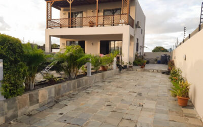 LA GAULETTE – Modern house with swimming pool and mountain views