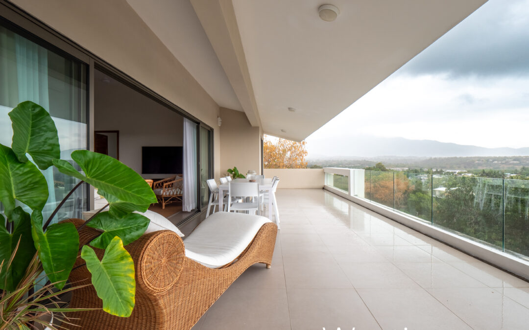 Rivière Noire – Penthouse à louer, 3 chambres en suite, vue Le Morne et océan Indien