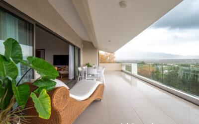 Rivière Noire – Penthouse à louer, 3 chambres en suite, vue Le Morne et océan Indien