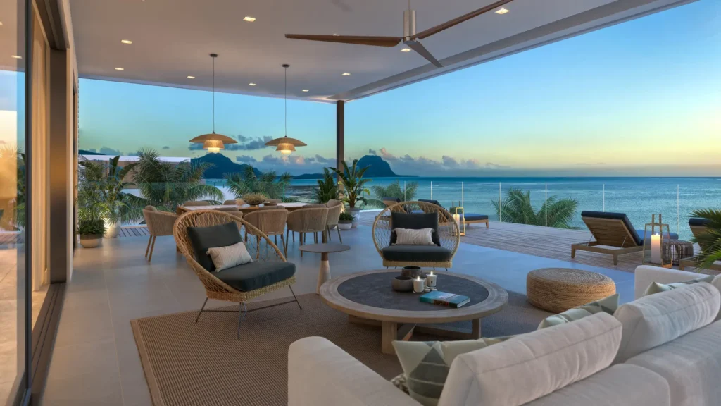 Résidences modernes en bord de plage, illuminées au crépuscule, entourées de nature luxuriante.