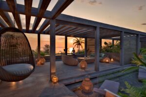 Terrasse penthouse au soleil couchant – Crystal Cove