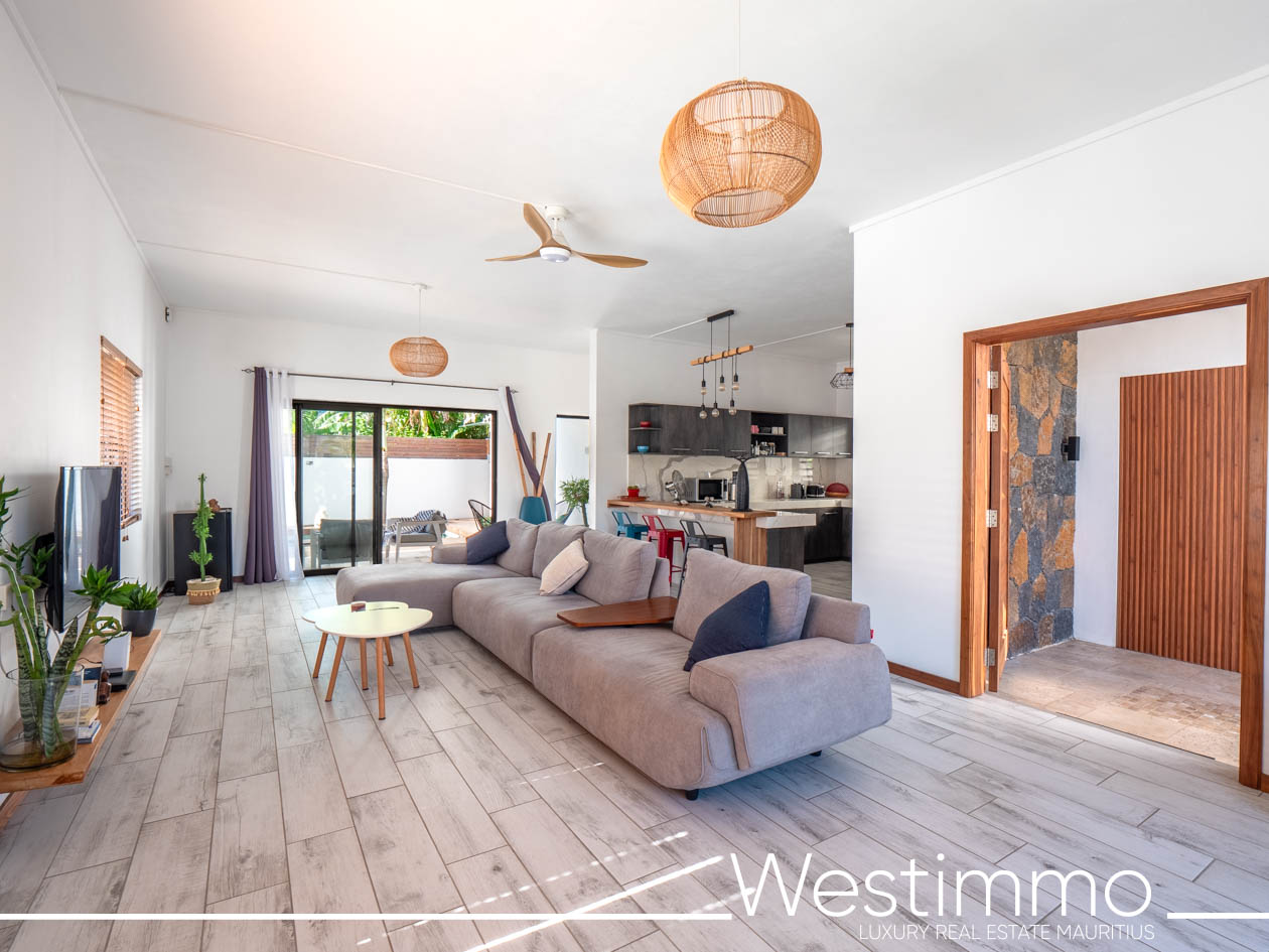 Image showing a villa located in Rivière Noire La Preneuse, close to beaches and shops, offered for sale