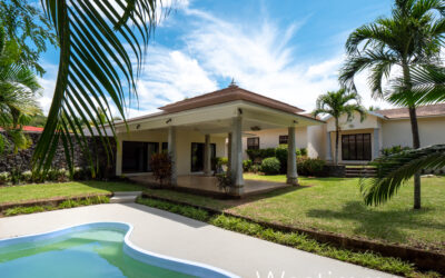 RIVIERE NOIRE – Single-storey 4-bedroom villa with pool and garden