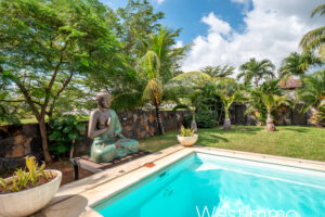 Magnifique villa de 3 chambres avec garage et piscine à vendre à Tamarin dans un morcellement très prisé et sécurisé