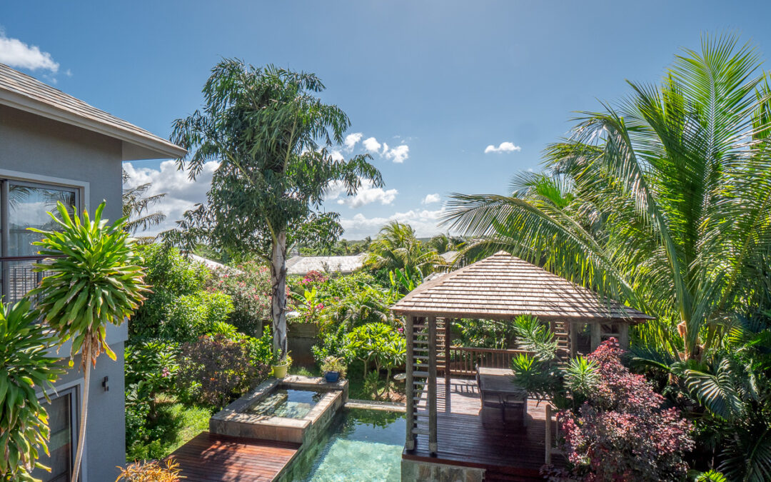 TAMARIN – Renovated villa in gated community