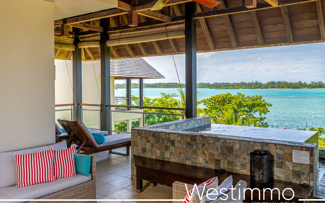 Apartment with view of the lagoon and île aux cerfs