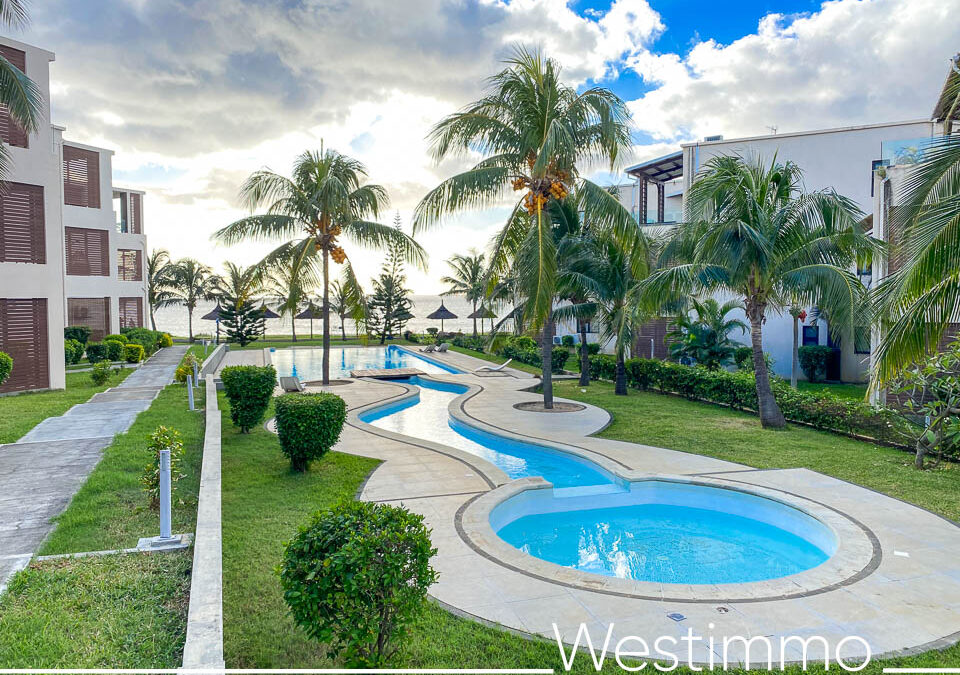 Flic en Flac – Luxurious waterfront appartment with swimming pool and lagoon views.