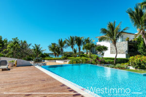 Appartement de trois chambres en bord de mer au rez-de-chaussée à l'île Maurice, offrant luxe et vue imprenable.