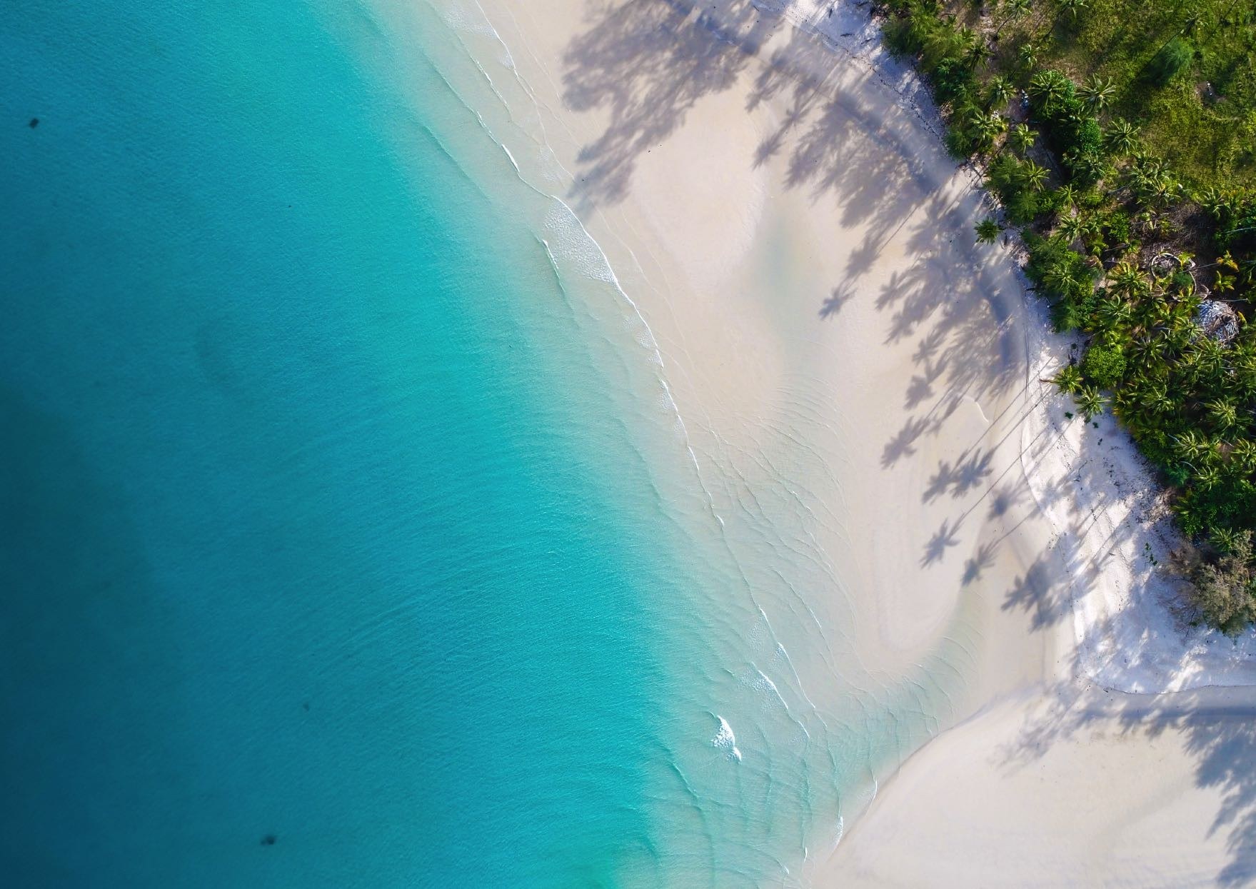 La plage de Tamarin vue du ciel, à proximité de Cosy Bay