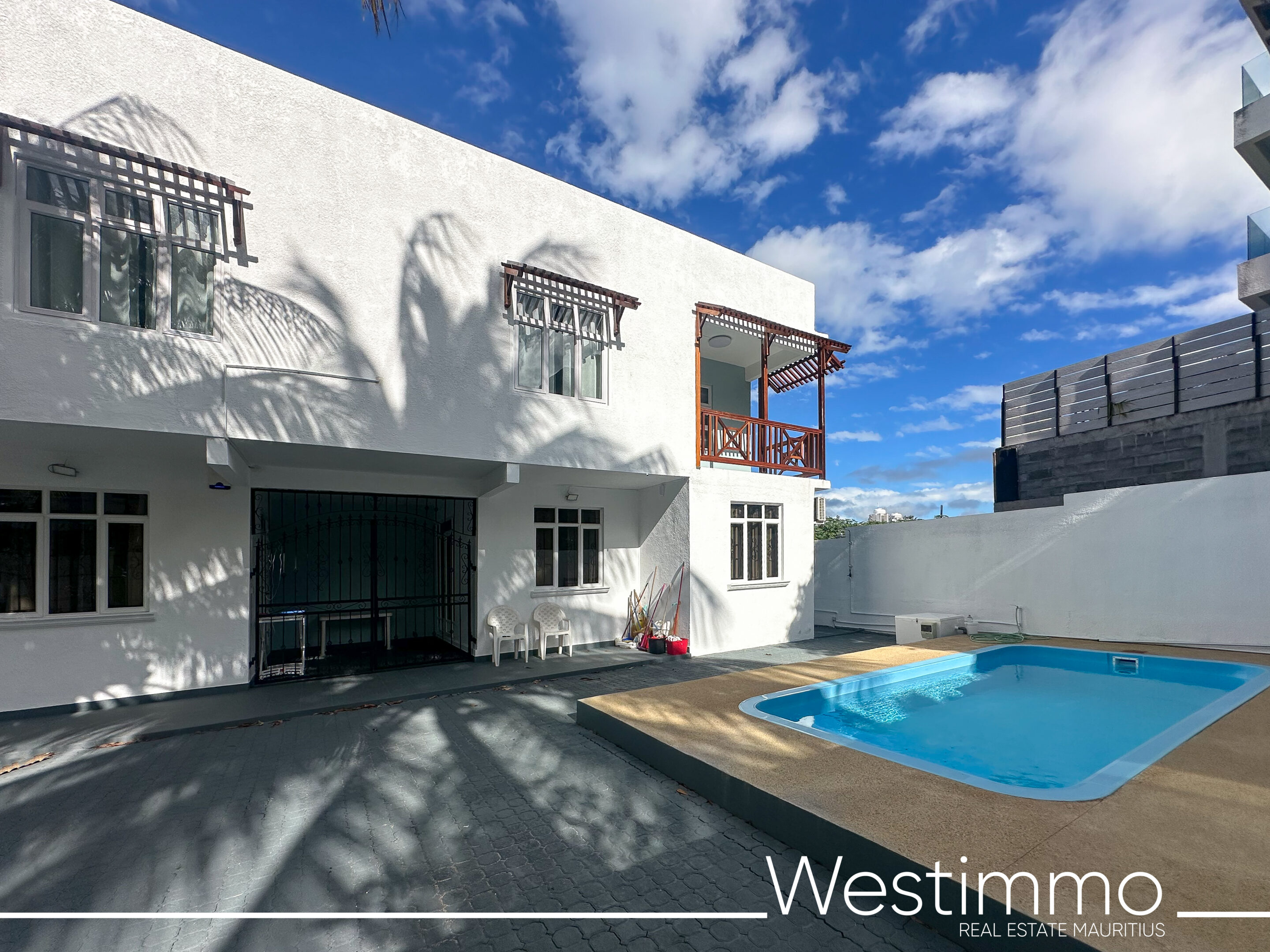 8 bed house with pool close to the beach for sale investment property