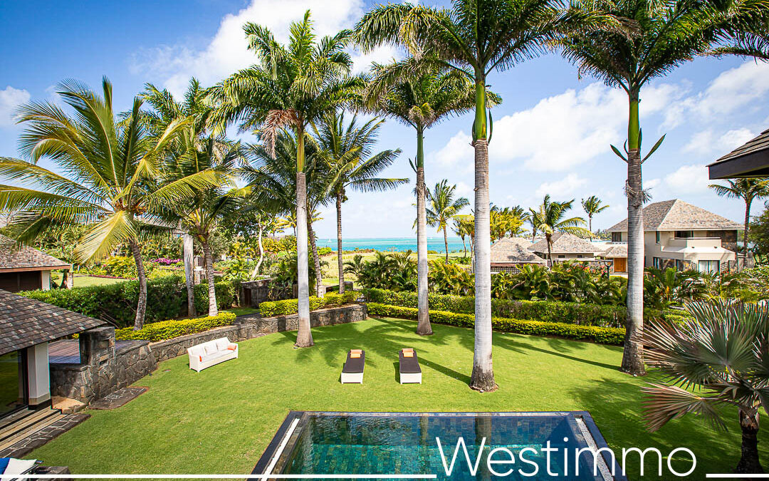 Luxury villa 460 m² in Mauritius with tropical garden and lagoon view