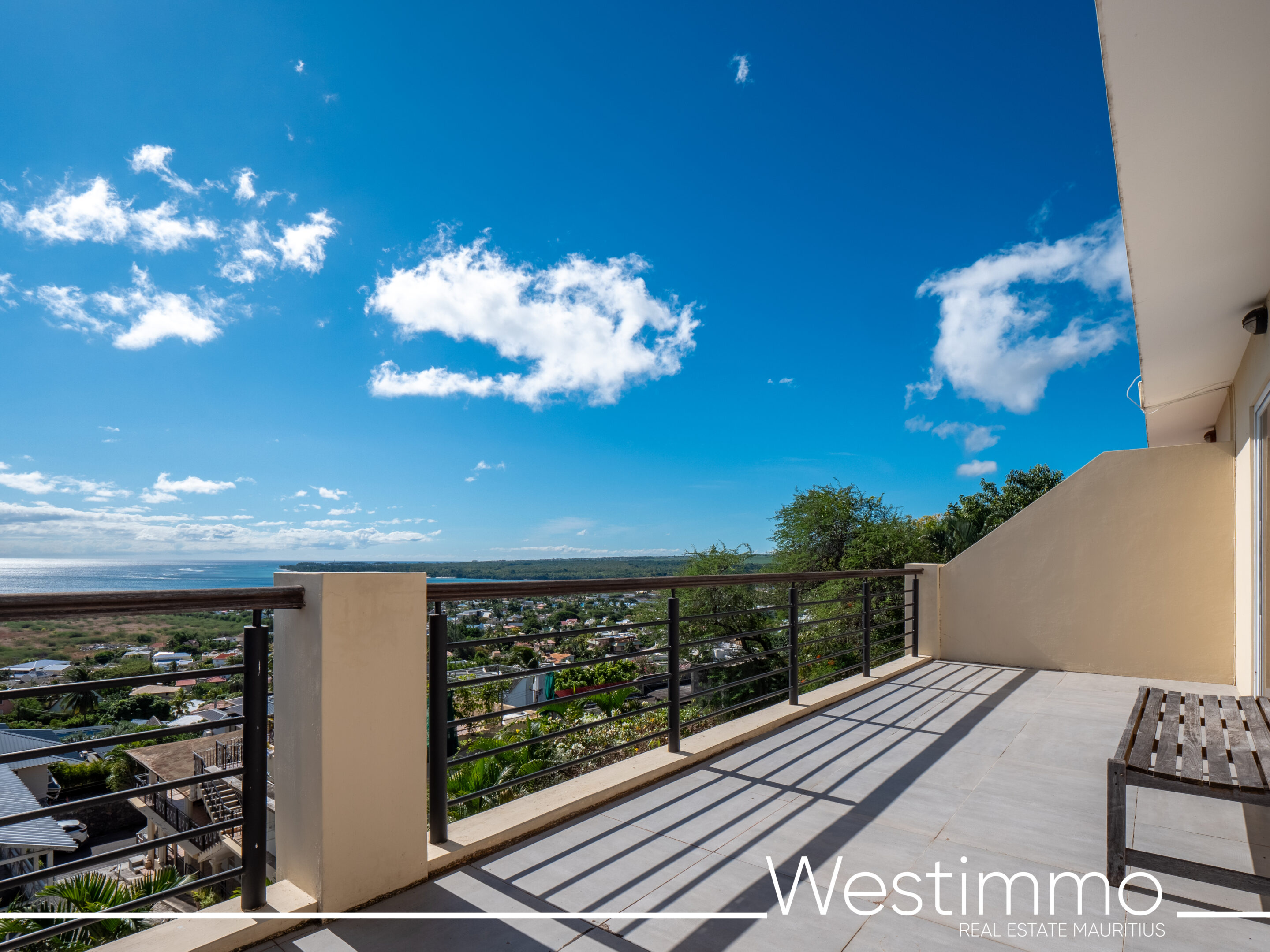 maison en duplex en vente chez westimmo à tamarin avec 4 chambres, piscine et vue mer