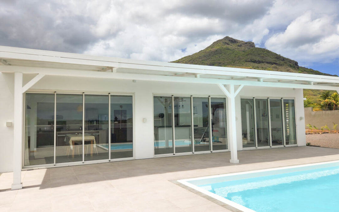 TAMARIN – Villa neuve & lumineuse avec piscine et vue sur la montagne