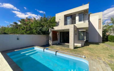FLIC EN FLAC – Superb 3 bedroom house for sale – swimming pool – near beach