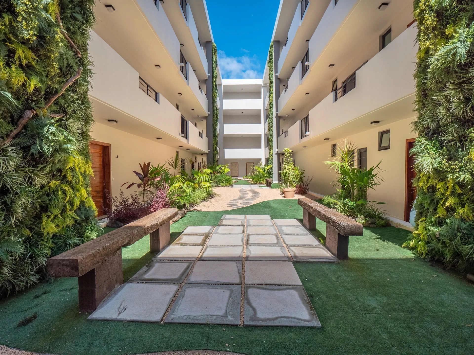 Озеленённый патио O’Patio в Cap Tamarin, сердце резиденции, Тамарин, Маврикий