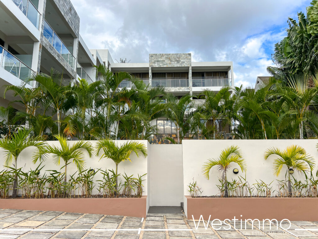 for rent 2 bed apartment flic en flac sea view