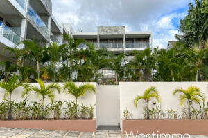 Apartment for long term rental in secure residence with pool close to the beach and shops with 2 beds and sea view