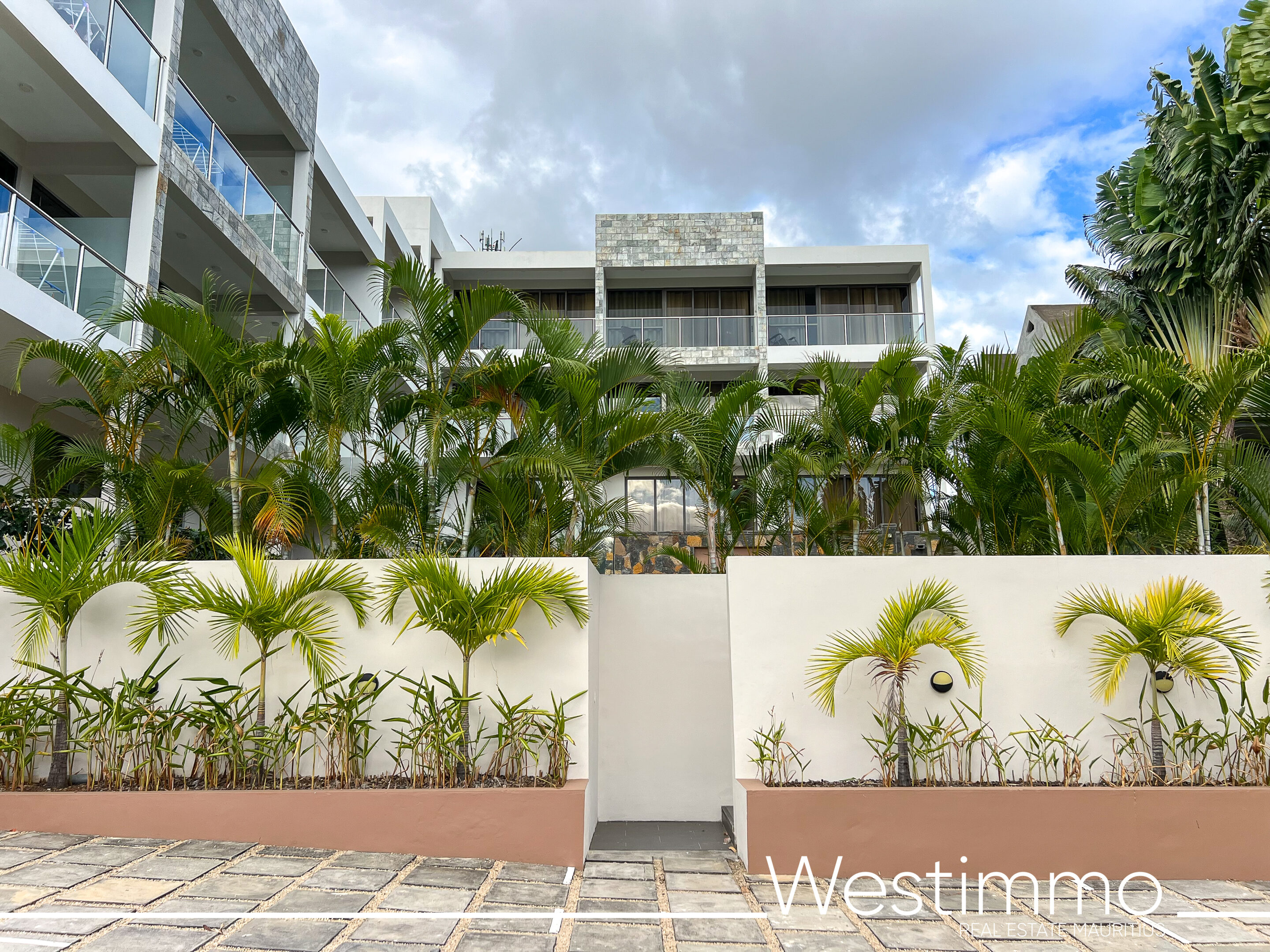 for rent 2 bed apartment flic en flac sea view