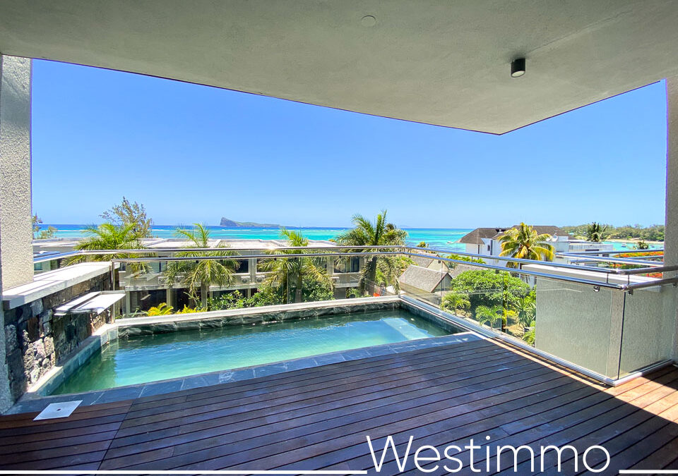 BAIN BOEUF – Luxurious waterfront duplex with swimming pool and magnificent lagoon views.