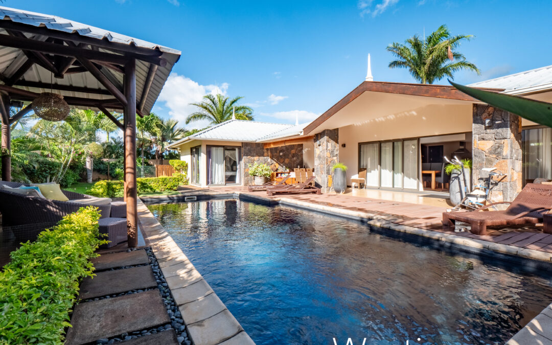 FLIC EN FLAC — Exceptional 5 bedroom villa : Charm, comfort and security