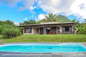 villa de 4 chambres avec studio séparé à louer long terme à tamarin avec piscine et jardin