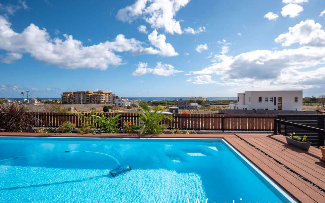 FLIC EN FLAC – Villa de 3 chambres en-suite moderne et neuve avec piscine et vue mer à louer