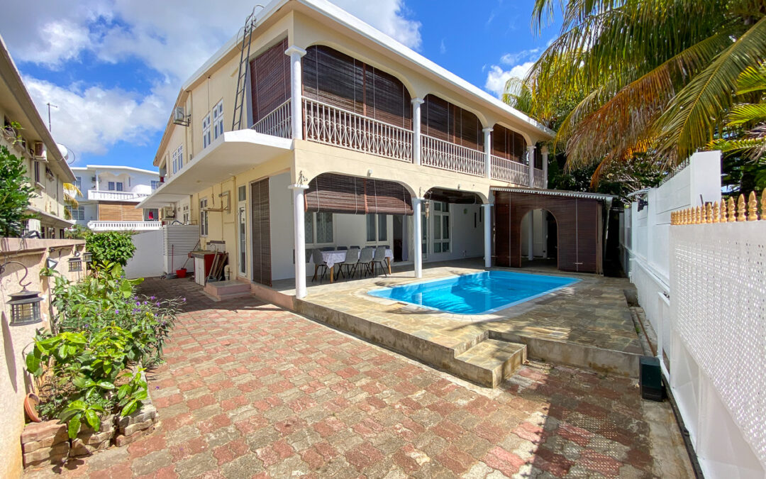 PEREYBERE – Contemporary villa with swimming pool for rent