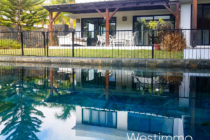 Villa 4 chambres avec piscine disponible à la location long terme à riviere noire avec l'agence immobilière Westimmo