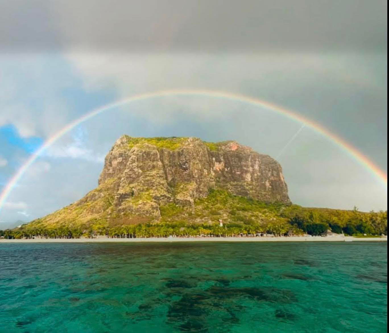 Arc-en-ciel au-dessus du Morne Brabant, la plus célèbre randonnée de l'île Maurice