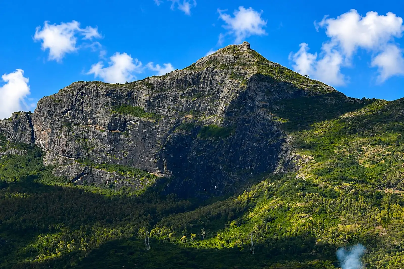 Vue sur Port-Louis et son port depuis les hauteurs de Signal Mountain, île Maurice