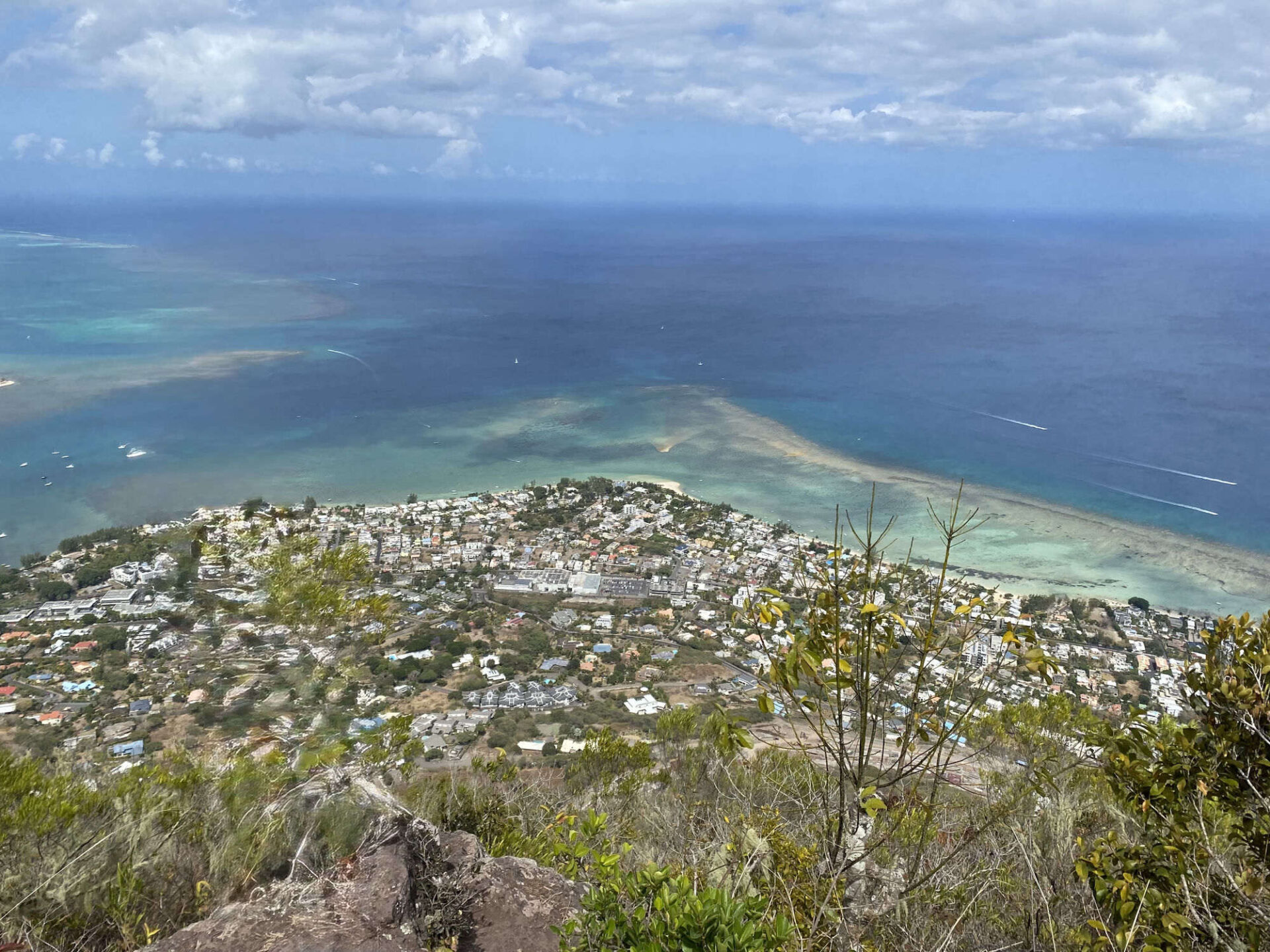 Vue depuis le sommet de la Tourelle sur Tamarin, sa baie et le lagon – île Maurice