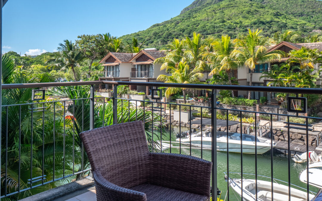 RIVIERE NOIRE – Duplex 3 chambres à vendre à La Balise Marina – Avec ponton privé