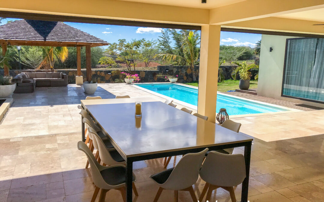 TAMARIN – Large modern 3 bedroom villa with pool