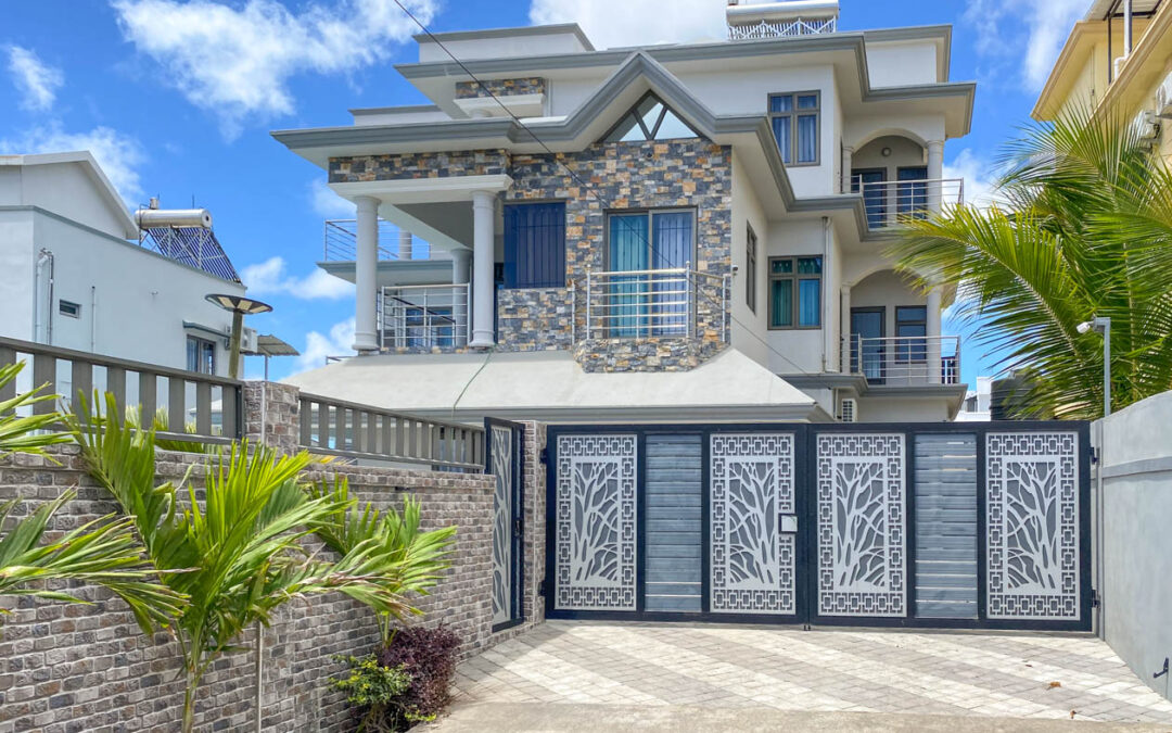 Trou aux Biches – Charming ground floor flat with swimming pool for rent