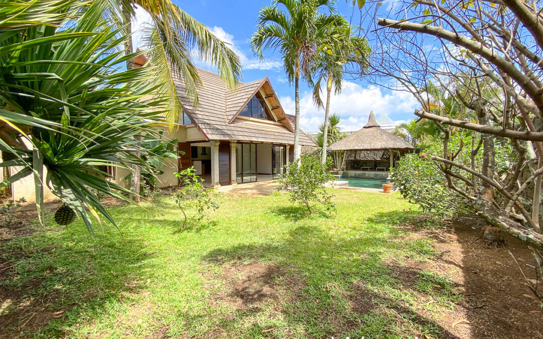 EXCLUSIVITÉ PEREYBERE – Sale 3 bedroom Balinese villa en-suite, tropical garden, swimming pool.