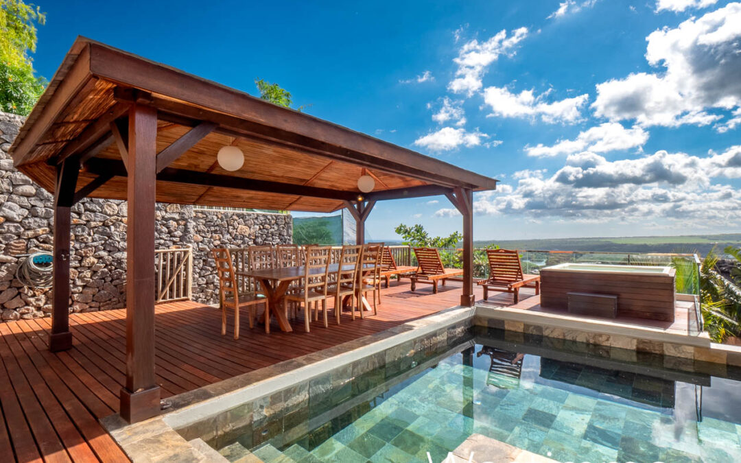 TAMARIN — Luxury 5 bedroom villa with 180° views — Accessible to foreigners